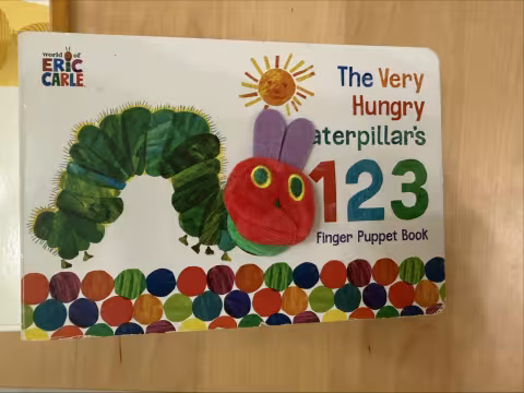 好餓的毛毛蟲手指數字書